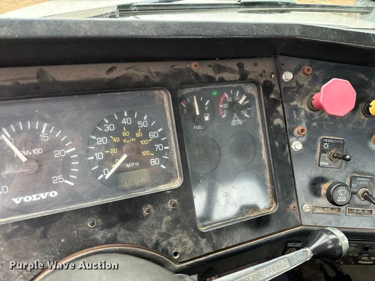 image for item EH3969 1997 Volvo WG Series semi truck