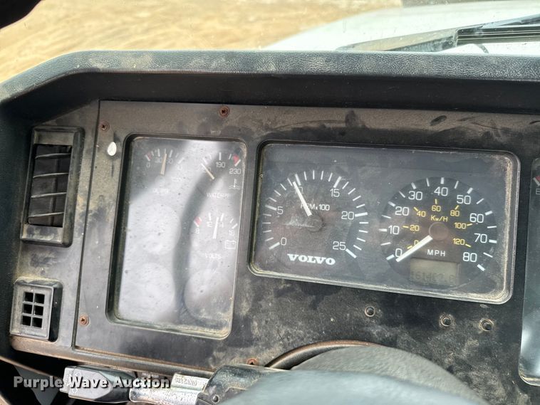 image for item EH3969 1997 Volvo WG Series semi truck