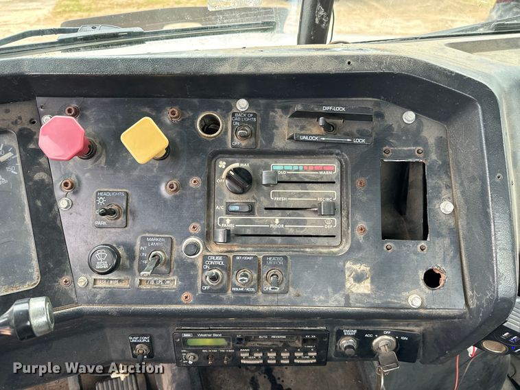 image for item EH3969 1997 Volvo WG Series semi truck