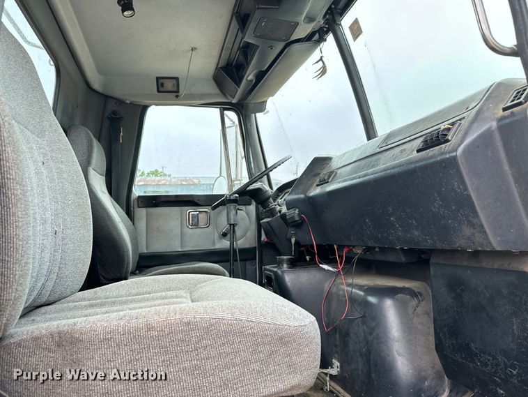 image for item EH3969 1997 Volvo WG Series semi truck