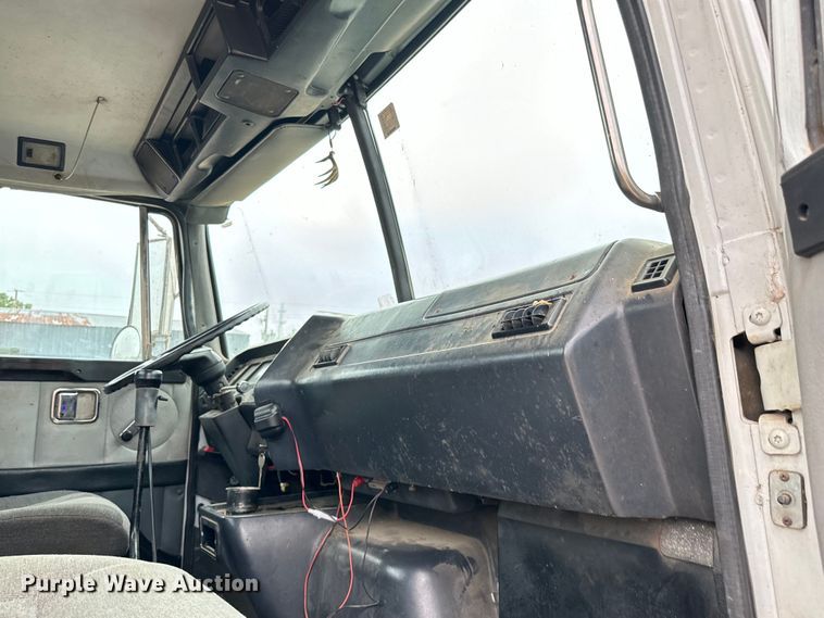 image for item EH3969 1997 Volvo WG Series semi truck