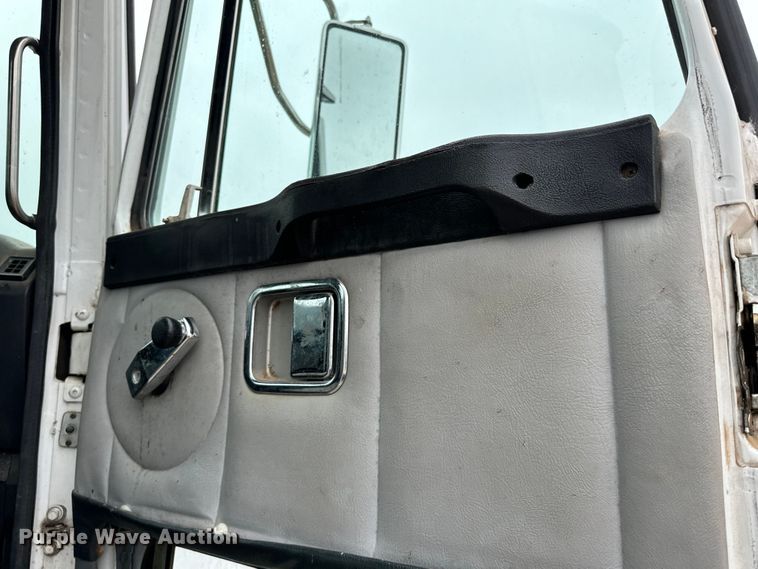 image for item EH3969 1997 Volvo WG Series semi truck