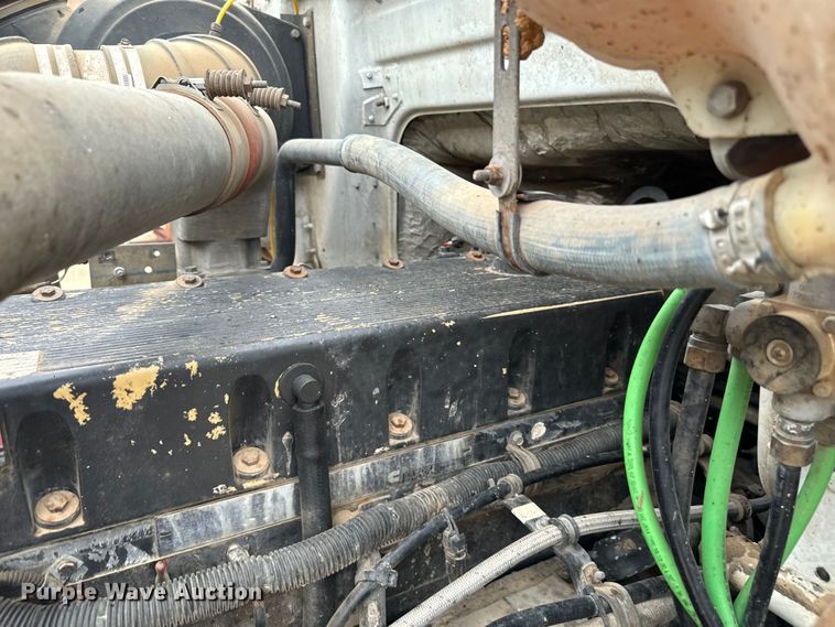 image for item EH3969 1997 Volvo WG Series semi truck