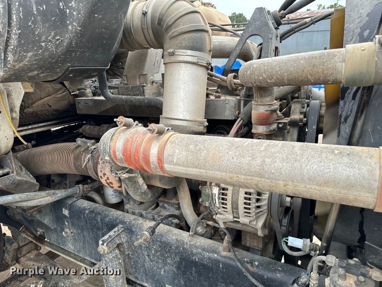 image for item EH3969 1997 Volvo WG Series semi truck