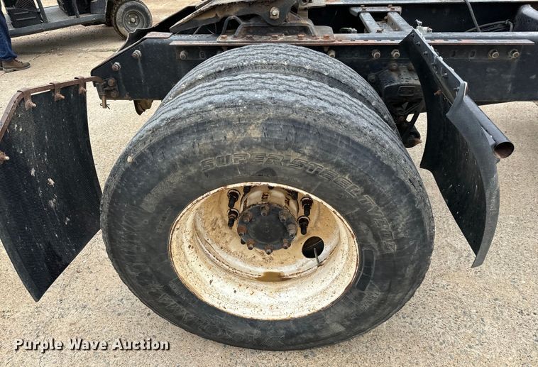 image for item EH3969 1997 Volvo WG Series semi truck