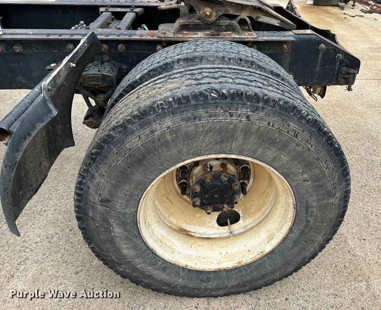 image for item EH3969 1997 Volvo WG Series semi truck