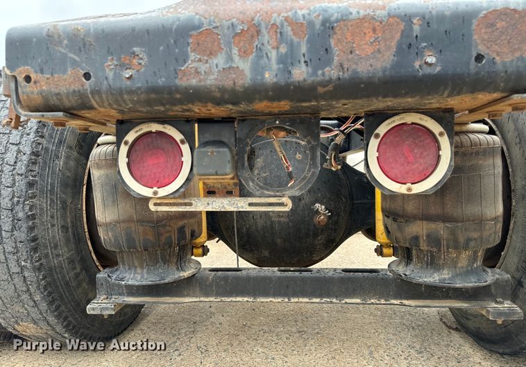 image for item EH3969 1997 Volvo WG Series semi truck