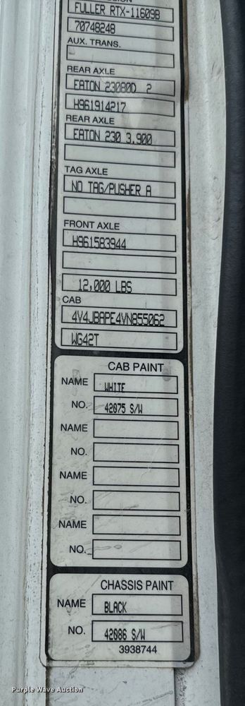 image for item EH3969 1997 Volvo WG Series semi truck