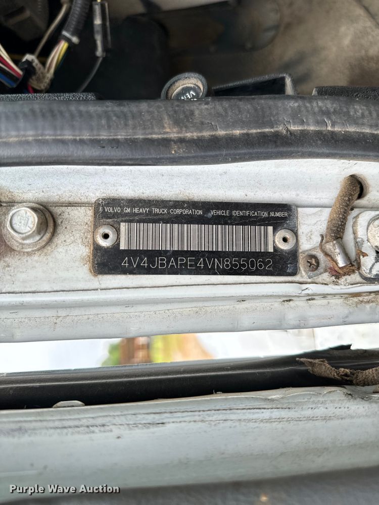 image for item EH3969 1997 Volvo WG Series semi truck