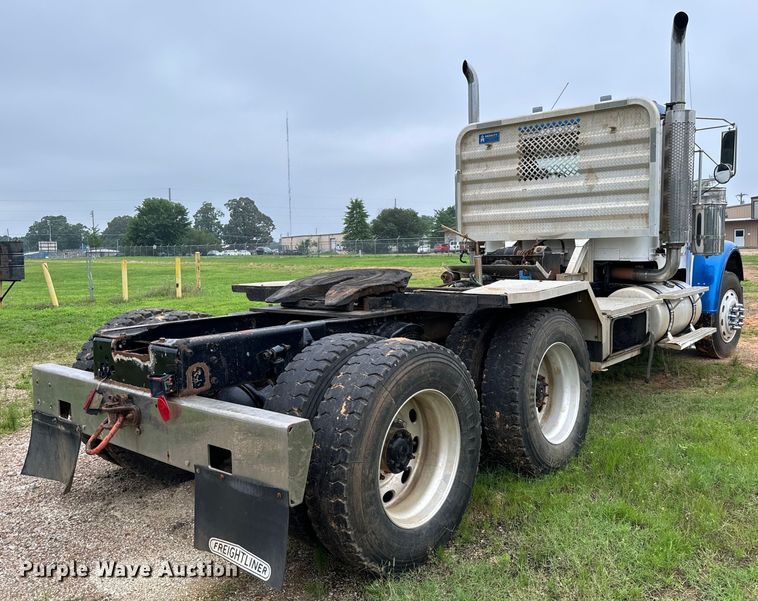 image for item EH3973 2005 Freightliner  FLD semi truck