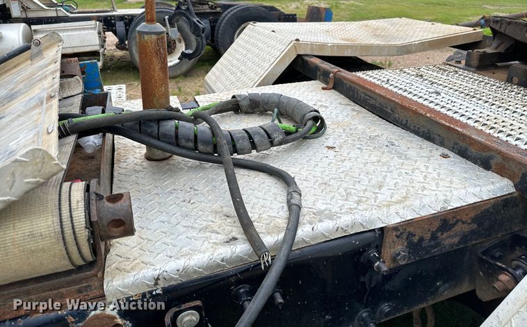 image for item EH3973 2005 Freightliner  FLD semi truck