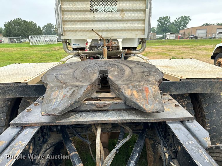 image for item EH3973 2005 Freightliner  FLD semi truck