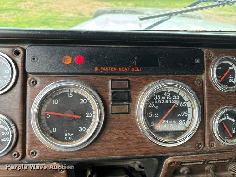 image for item EH3973 2005 Freightliner  FLD semi truck