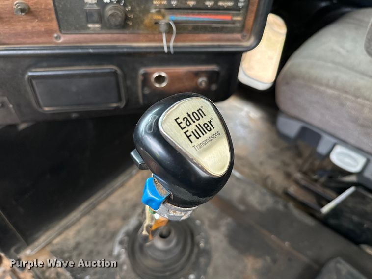 image for item EH3973 2005 Freightliner  FLD semi truck