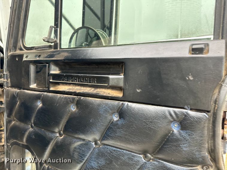 image for item EH3973 2005 Freightliner  FLD semi truck