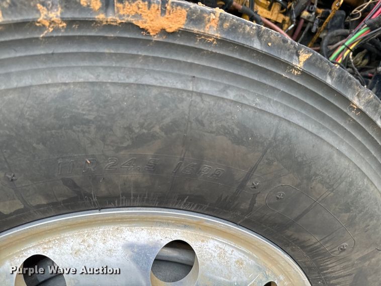 image for item EH3973 2005 Freightliner  FLD semi truck