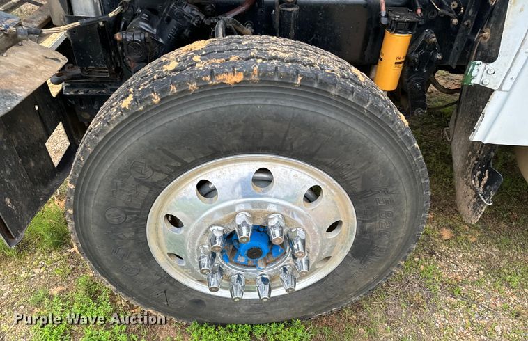 image for item EH3973 2005 Freightliner  FLD semi truck