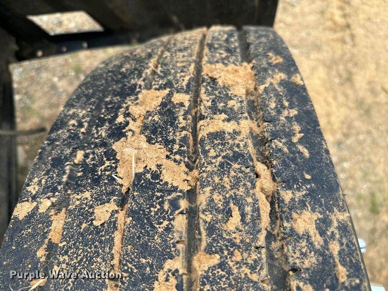 image for item EH3973 2005 Freightliner  FLD semi truck