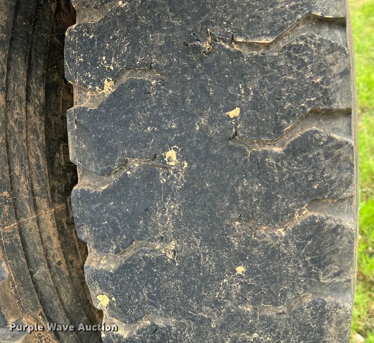 image for item EH3973 2005 Freightliner  FLD semi truck