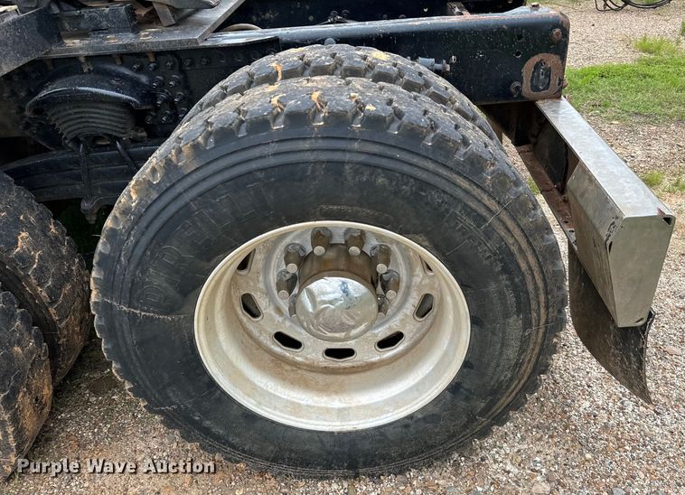 image for item EH3973 2005 Freightliner  FLD semi truck