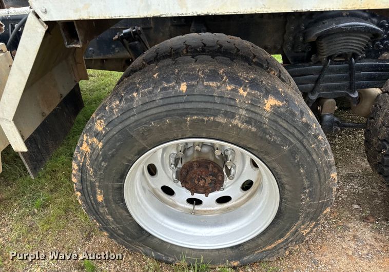 image for item EH3973 2005 Freightliner  FLD semi truck