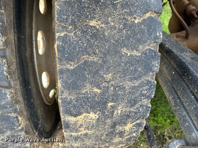 image for item EH3973 2005 Freightliner  FLD semi truck