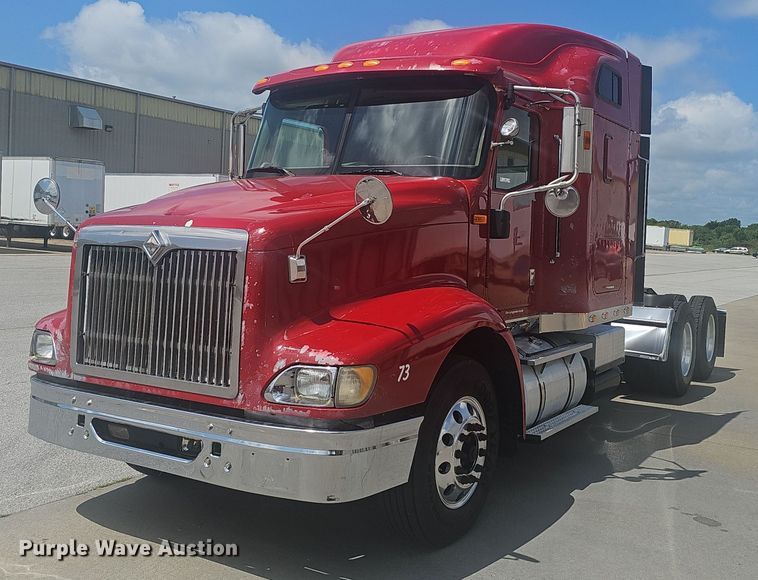 image for item EH5517 2008 International  9200i  semi truck