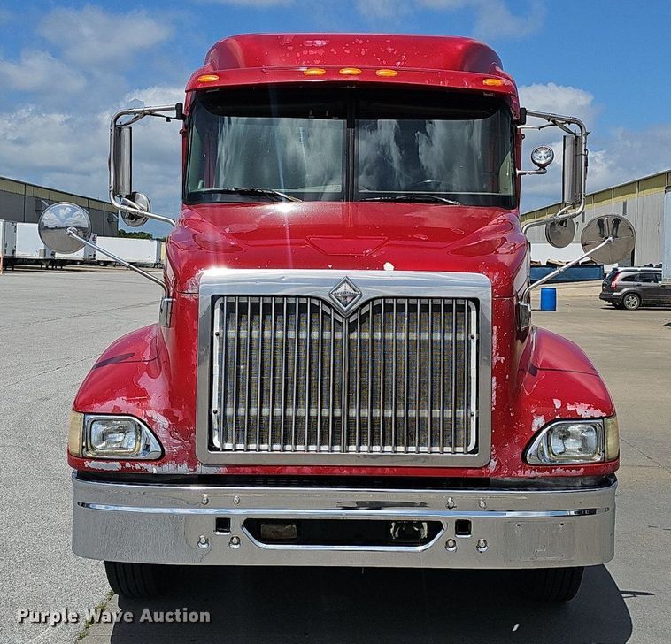 image for item EH5517 2008 International  9200i  semi truck