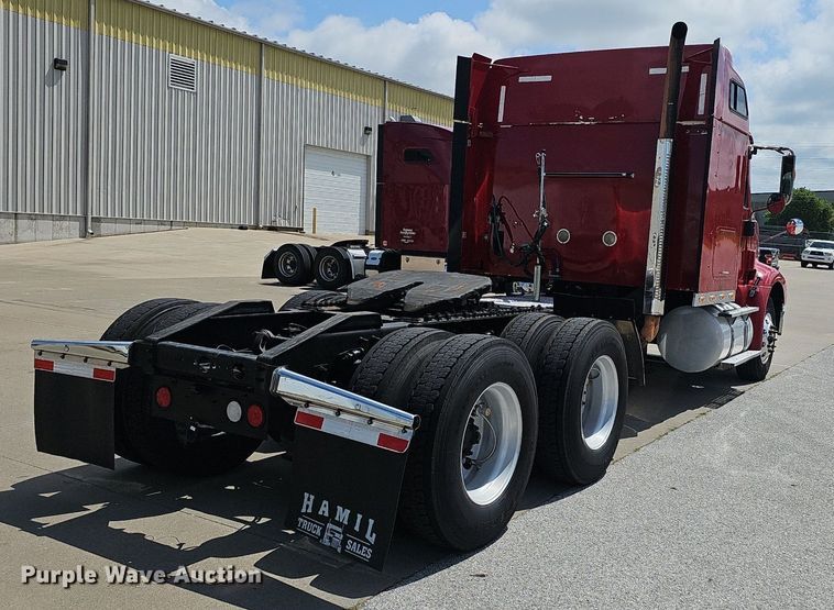 image for item EH5517 2008 International  9200i  semi truck