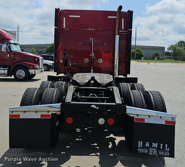 image for item EH5517 2008 International  9200i  semi truck