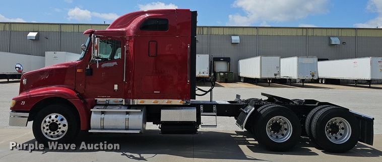 image for item EH5517 2008 International  9200i  semi truck