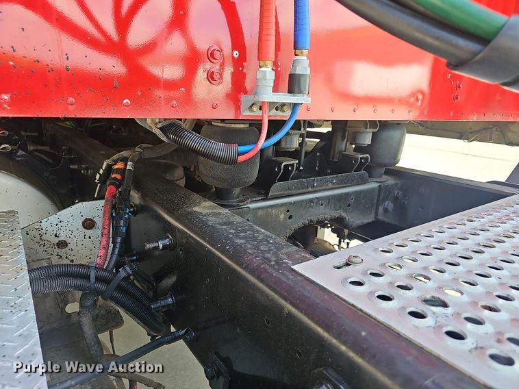 image for item EH5517 2008 International  9200i  semi truck