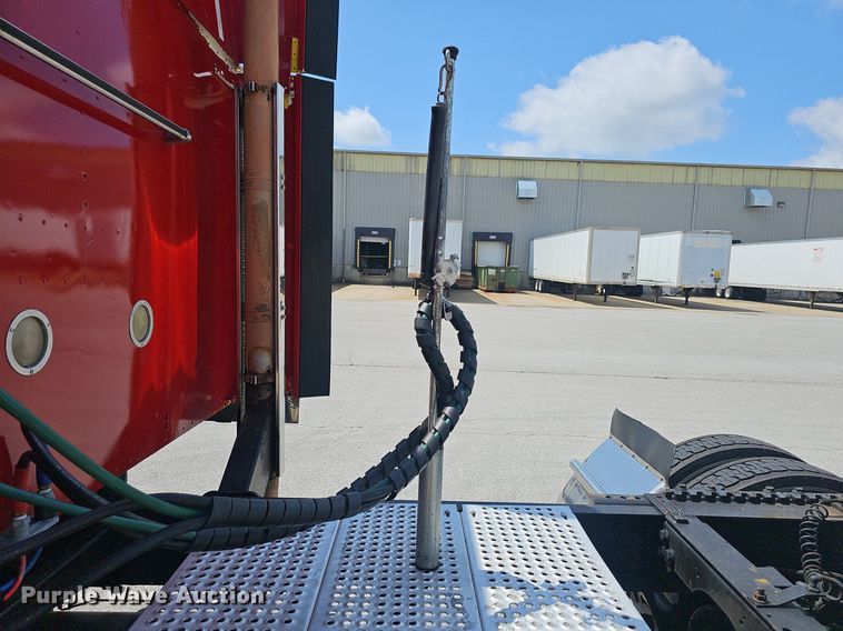 image for item EH5517 2008 International  9200i  semi truck