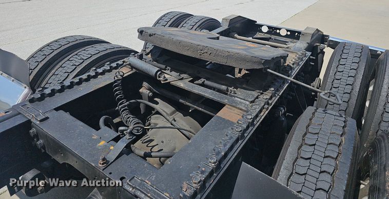 image for item EH5517 2008 International  9200i  semi truck