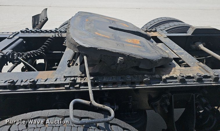 image for item EH5517 2008 International  9200i  semi truck