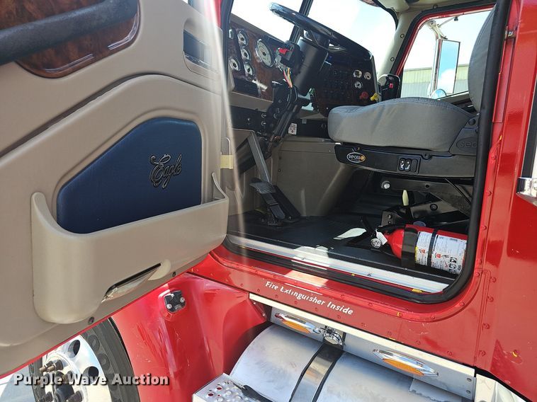 image for item EH5517 2008 International  9200i  semi truck