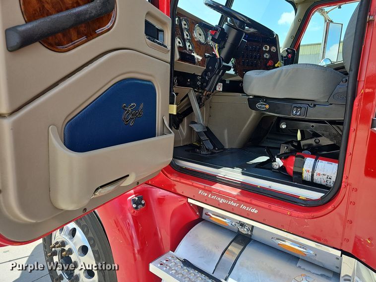 image for item EH5517 2008 International  9200i  semi truck