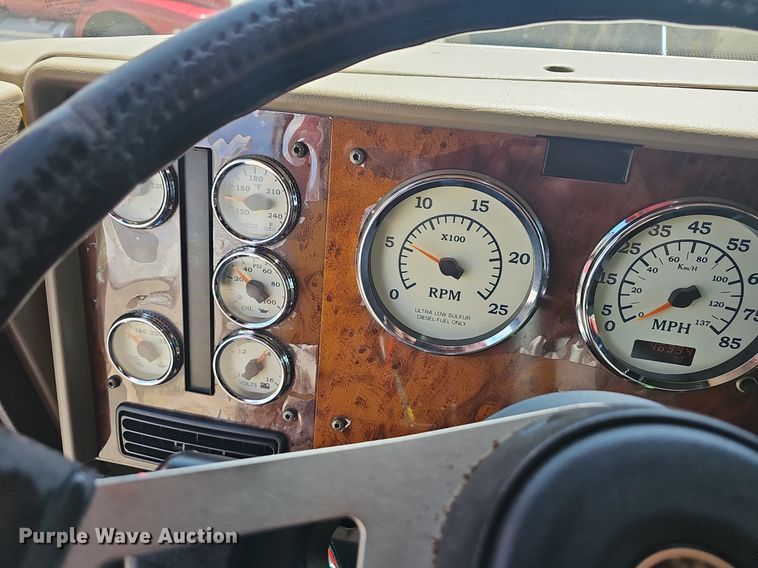 image for item EH5517 2008 International  9200i  semi truck