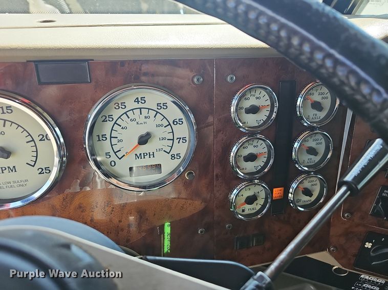 image for item EH5517 2008 International  9200i  semi truck