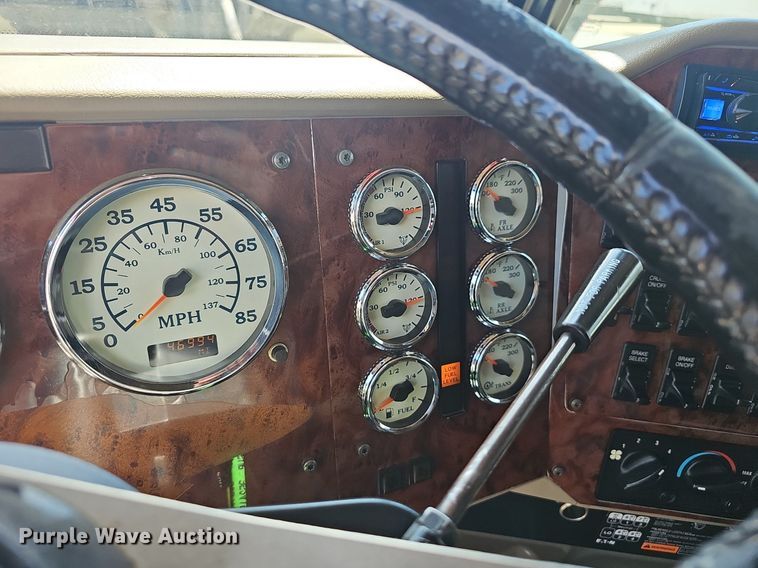 image for item EH5517 2008 International  9200i  semi truck