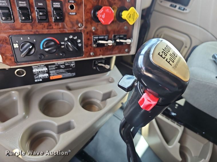 image for item EH5517 2008 International  9200i  semi truck