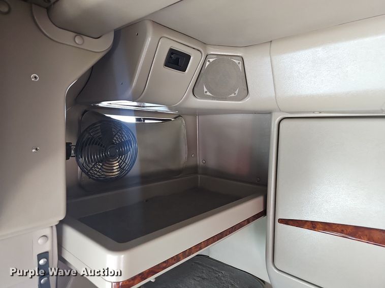 image for item EH5517 2008 International  9200i  semi truck