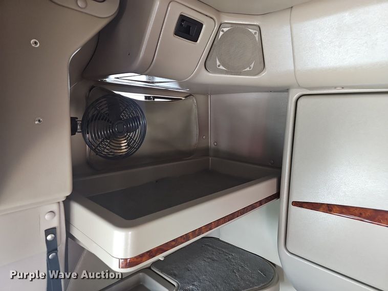 image for item EH5517 2008 International  9200i  semi truck