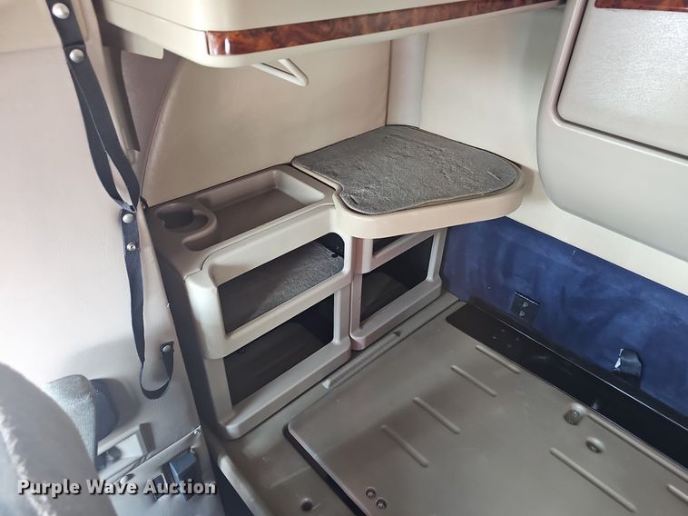 image for item EH5517 2008 International  9200i  semi truck