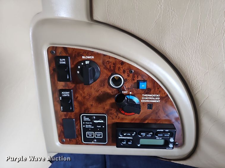 image for item EH5517 2008 International  9200i  semi truck