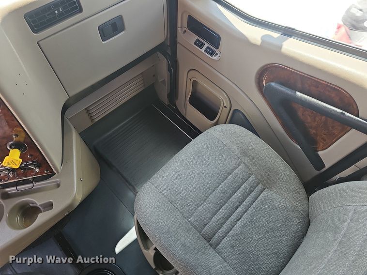 image for item EH5517 2008 International  9200i  semi truck