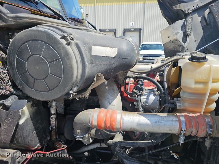 image for item EH5517 2008 International  9200i  semi truck