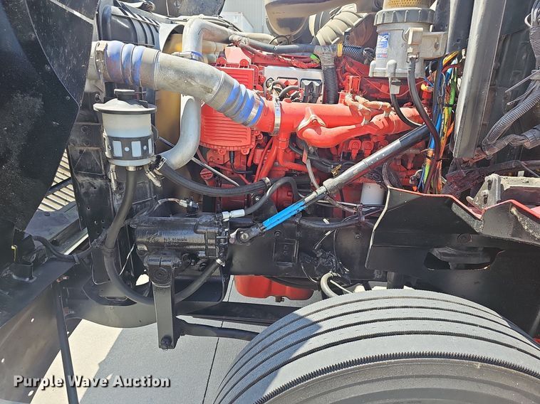 image for item EH5517 2008 International  9200i  semi truck