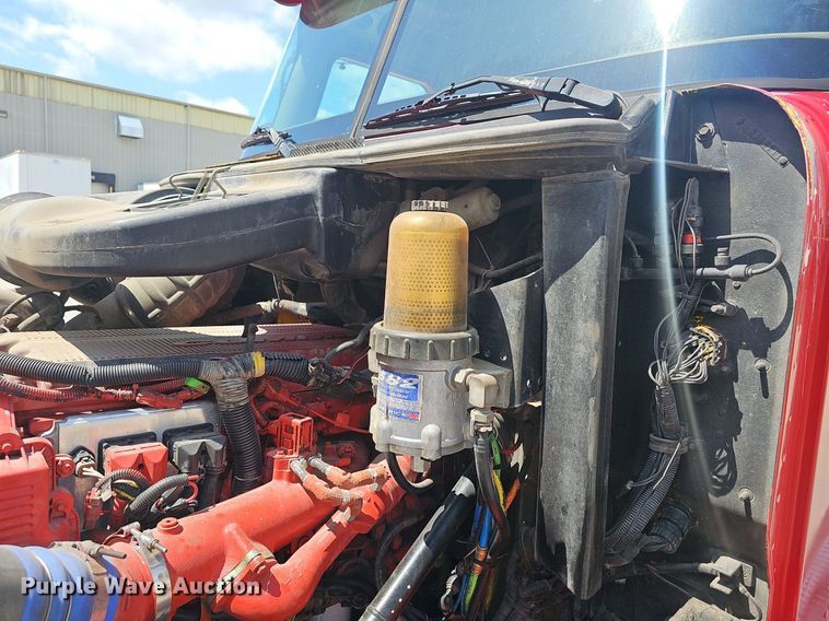 image for item EH5517 2008 International  9200i  semi truck