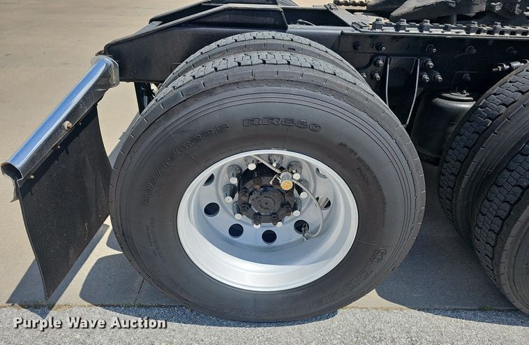 image for item EH5517 2008 International  9200i  semi truck